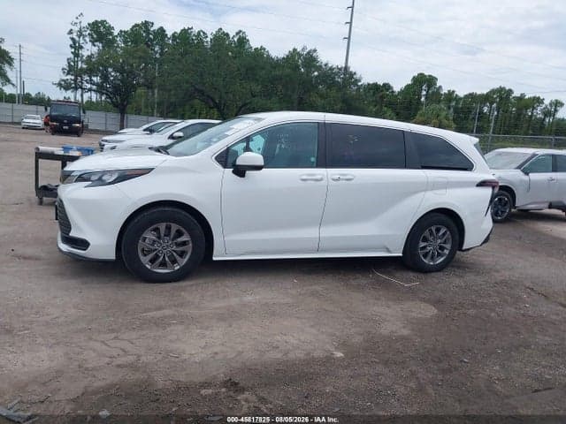 2025 TOYOTA SIENNA LE 14