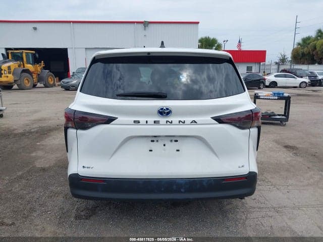 2025 TOYOTA SIENNA LE 16