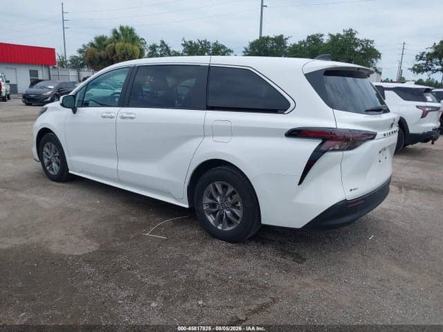 2025 TOYOTA SIENNA LE 3