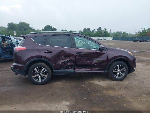 2017 TOYOTA RAV4 XLE 13