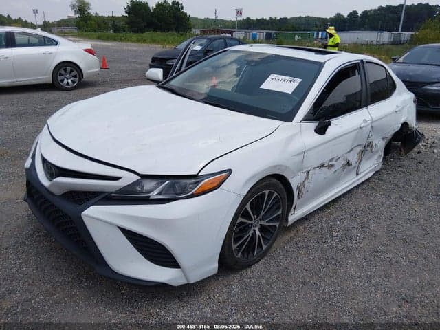 2019 TOYOTA CAMRY SE 2