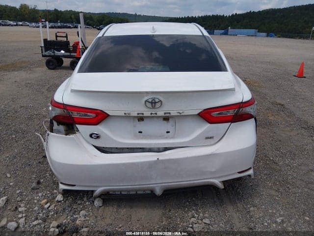 2019 TOYOTA CAMRY SE 16