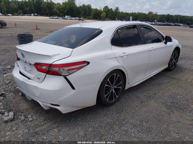 2019 TOYOTA CAMRY SE 4