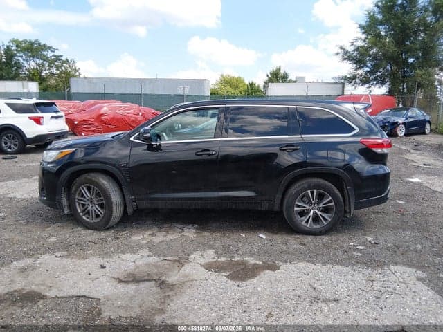 2017 TOYOTA HIGHLANDER LE 13