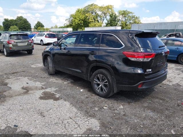 2017 TOYOTA HIGHLANDER LE 3