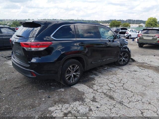2017 TOYOTA HIGHLANDER LE 4