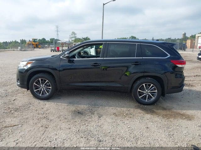 2017 TOYOTA HIGHLANDER XLE 14