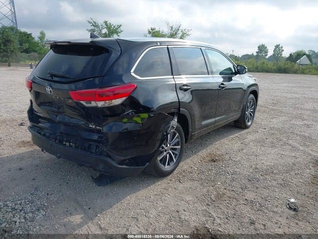 2017 TOYOTA HIGHLANDER XLE 4