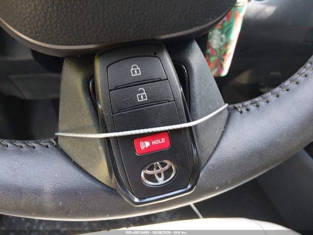2025 TOYOTA CAMRY XLE 11