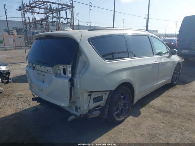 2019 CHRYSLER PACIFICA TOURING L 4