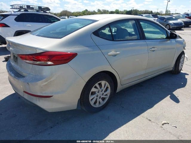 2018 HYUNDAI ELANTRA SE 4