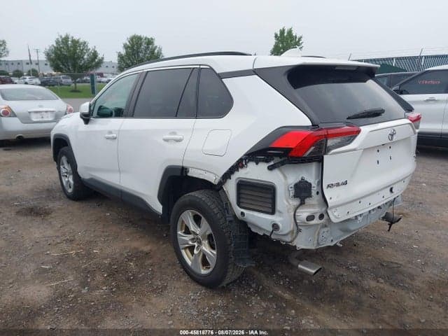 2021 TOYOTA RAV4 XLE 3