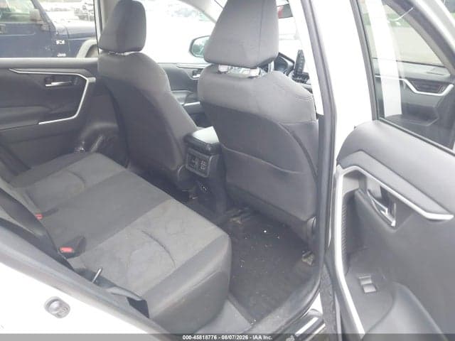 2021 TOYOTA RAV4 XLE 8