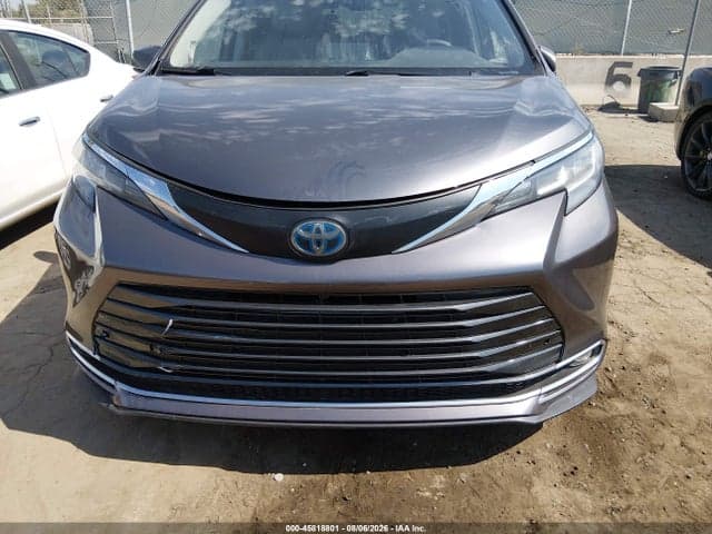 2022 TOYOTA SIENNA XLE 6