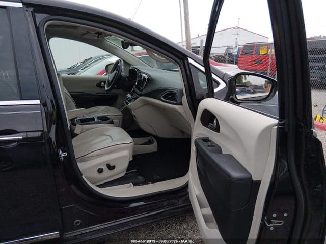 2017 CHRYSLER PACIFICA LIMITED 5
