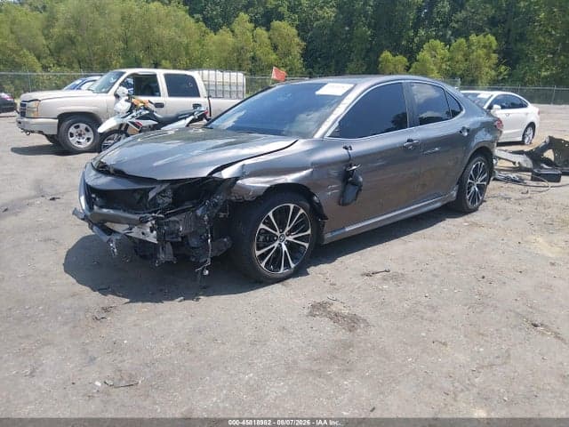 2019 TOYOTA CAMRY SE 2
