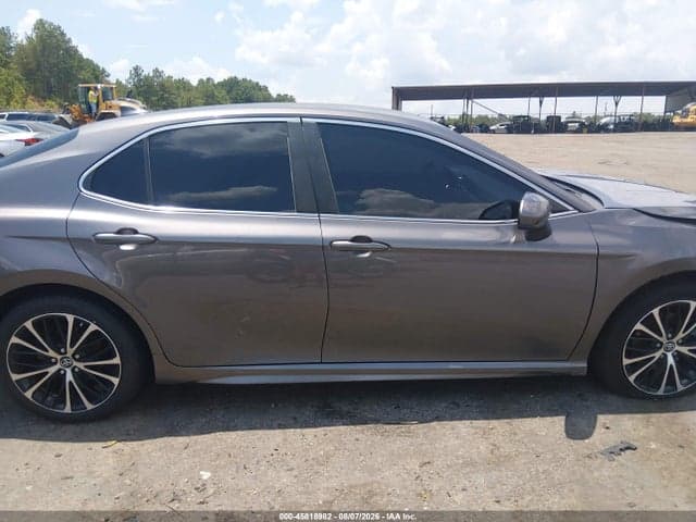2019 TOYOTA CAMRY SE 14