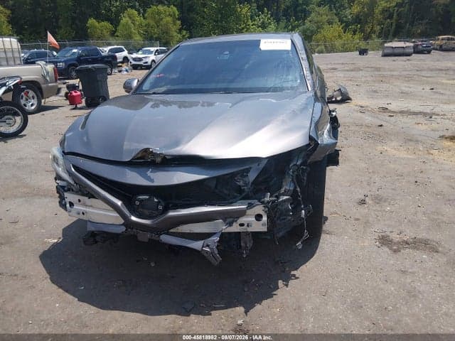 2019 TOYOTA CAMRY SE 18