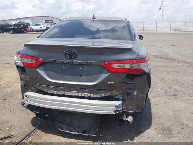 2019 TOYOTA CAMRY SE 19