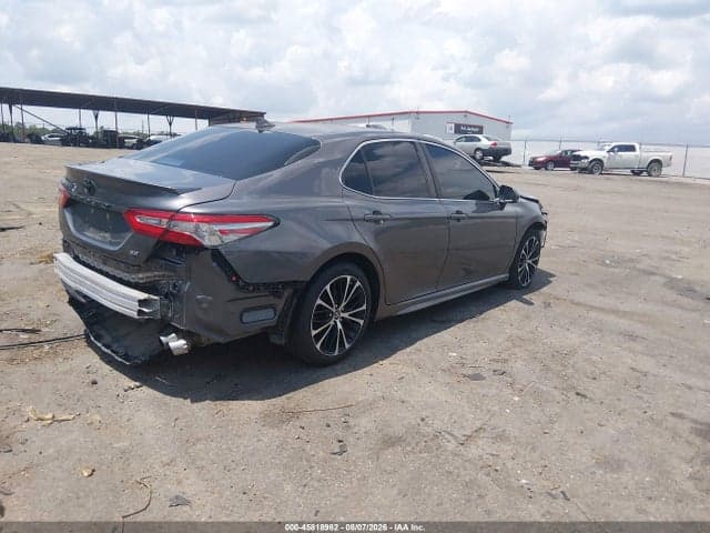2019 TOYOTA CAMRY SE 4