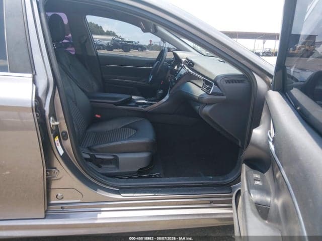 2019 TOYOTA CAMRY SE 5