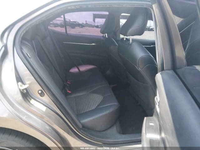 2019 TOYOTA CAMRY SE 8