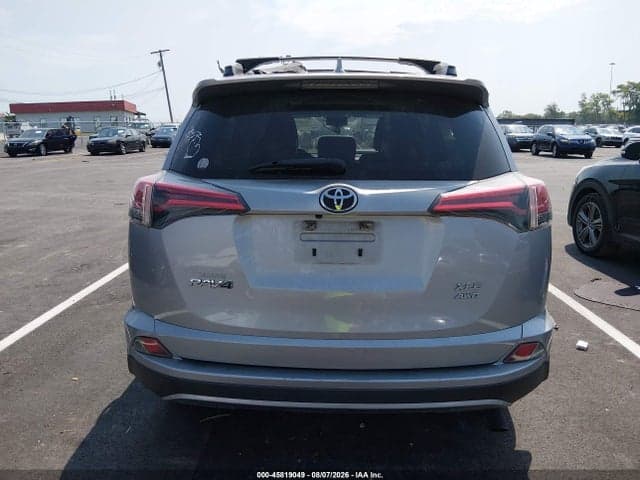 2017 TOYOTA RAV4 XLE 16