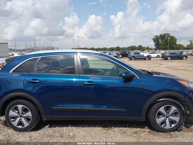 2019 KIA NIRO LX 14