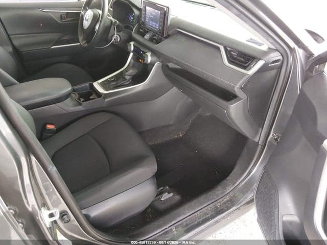 2019 TOYOTA RAV4 HYBRID LE 5