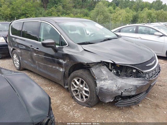 2017 CHRYSLER PACIFICA TOURING 1