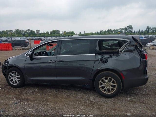 2017 CHRYSLER PACIFICA TOURING 14