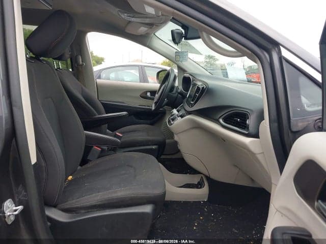 2017 CHRYSLER PACIFICA TOURING 5