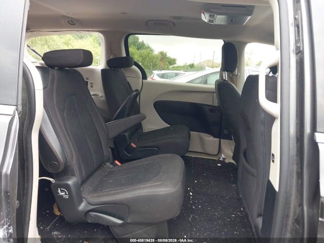 2017 CHRYSLER PACIFICA TOURING 8