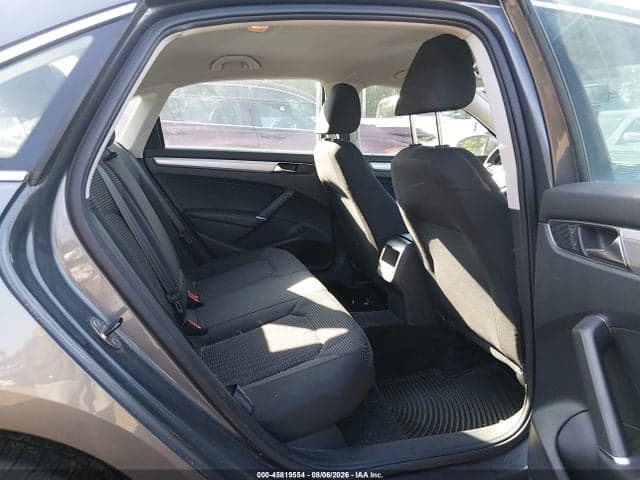 2017 VOLKSWAGEN PASSAT 1.8T S 8