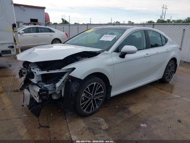 2025 TOYOTA CAMRY XLE 2