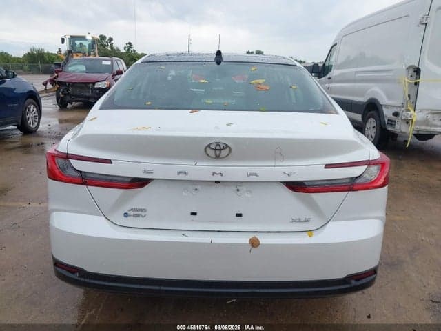 2025 TOYOTA CAMRY XLE 17