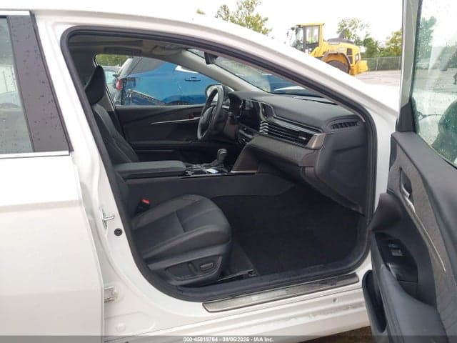2025 TOYOTA CAMRY XLE 5