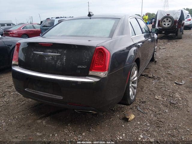 2019 CHRYSLER 300 LIMITED 4