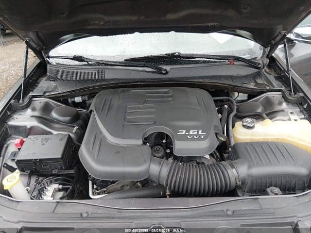 2019 CHRYSLER 300 LIMITED 10