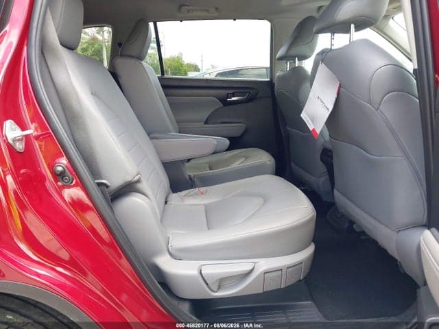 2025 TOYOTA HIGHLANDER XLE 8