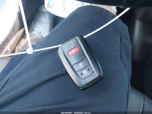 2017 TOYOTA PRIUS THREE TOURING 11