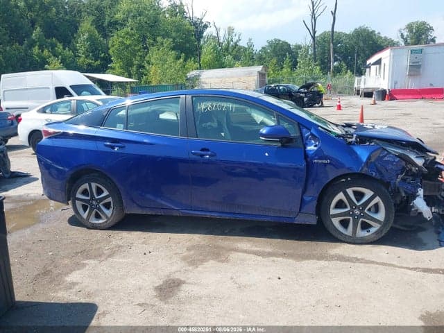 2017 TOYOTA PRIUS THREE TOURING 13