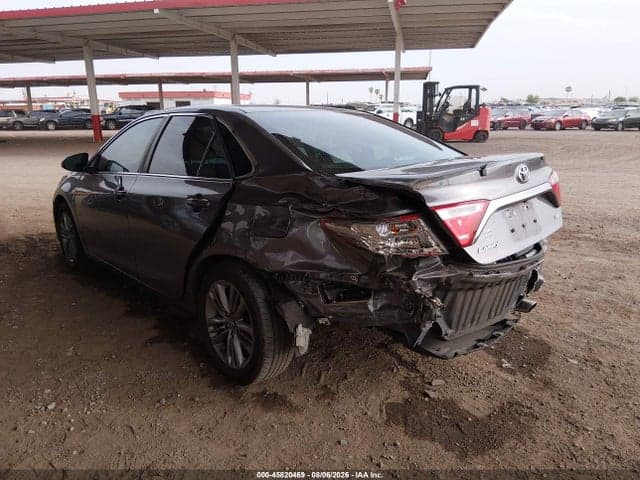2017 TOYOTA CAMRY SE 3