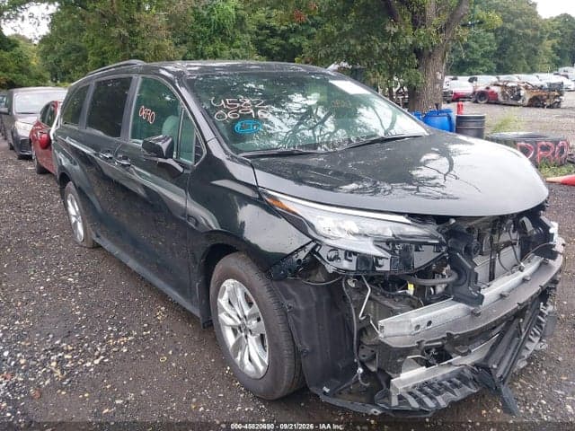 2026 TOYOTA SIENNA XLE