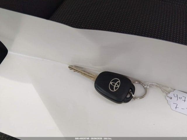 2017 TOYOTA RAV4 XLE 11