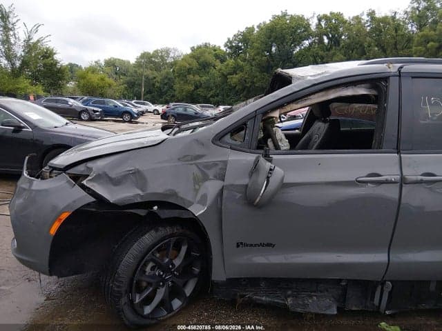 2022 CHRYSLER PACIFICA TOURING L 15
