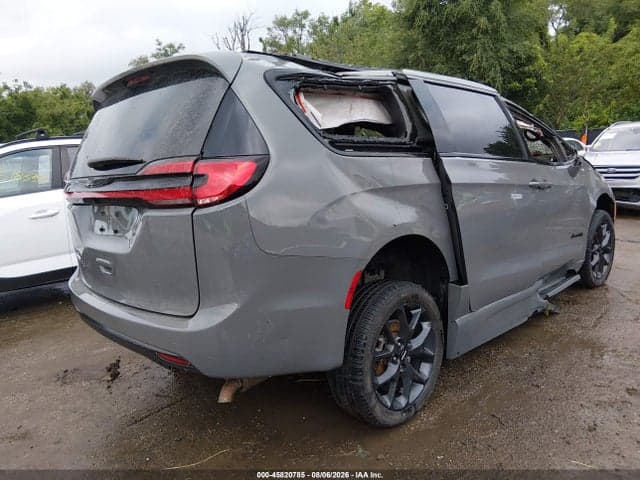 2022 CHRYSLER PACIFICA TOURING L 4