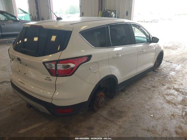 2017 FORD ESCAPE SE 4