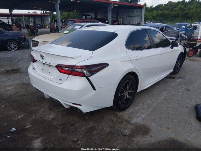 2021 TOYOTA CAMRY SE 4