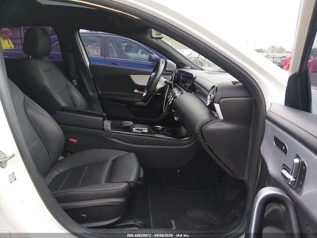 2019 MERCEDES-BENZ A 220 5